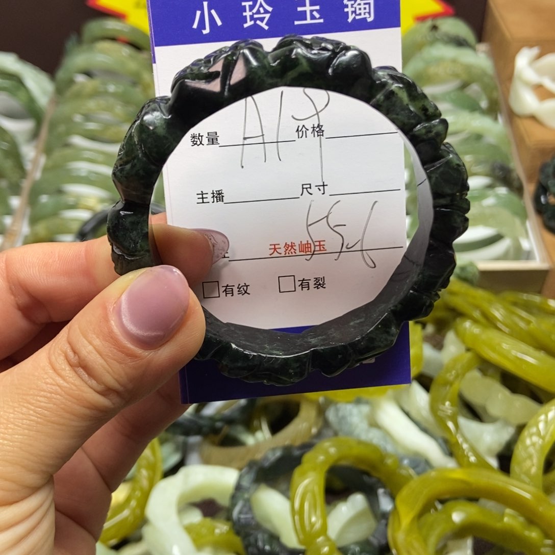 蛇纹石玉手镯未镶嵌