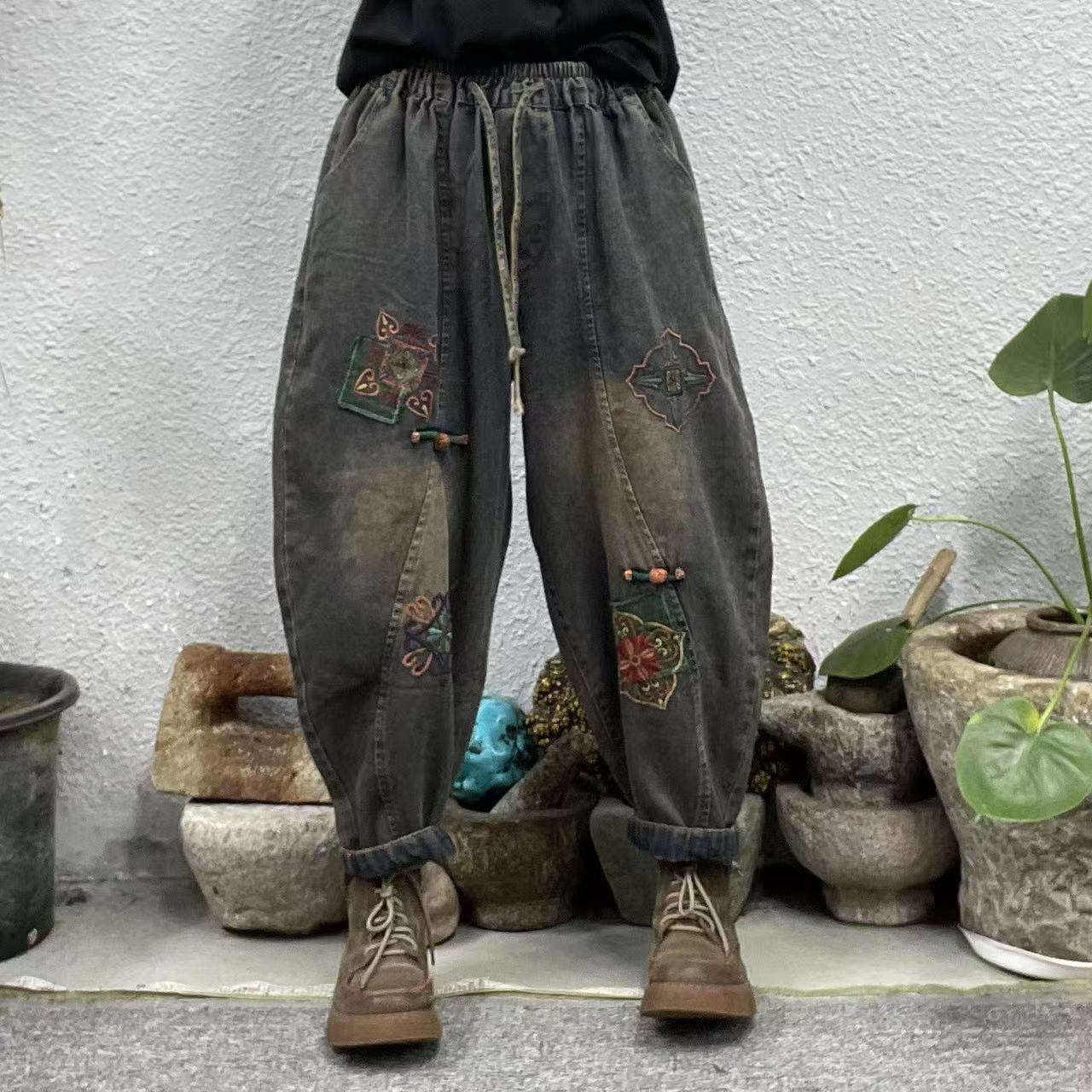 763两腿绣四菱形格对角盘扣炒色牛仔裤（长85臀围134脚口36