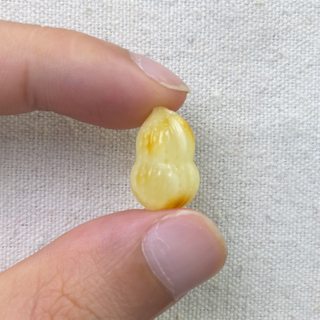 琥珀未镶嵌珠宝奇石花生