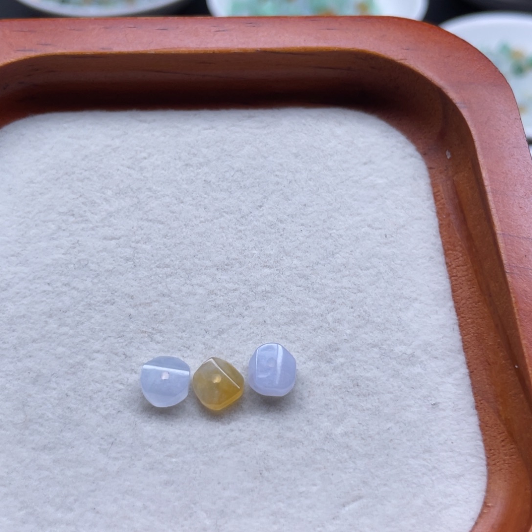 欧***@翡翠散珠石头珠卡6加