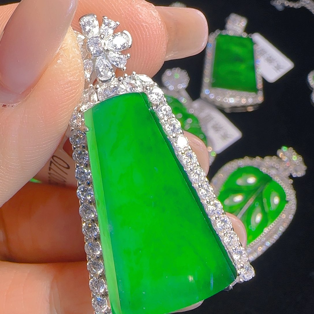 翡翠吊坠(赠链)银S925镶嵌