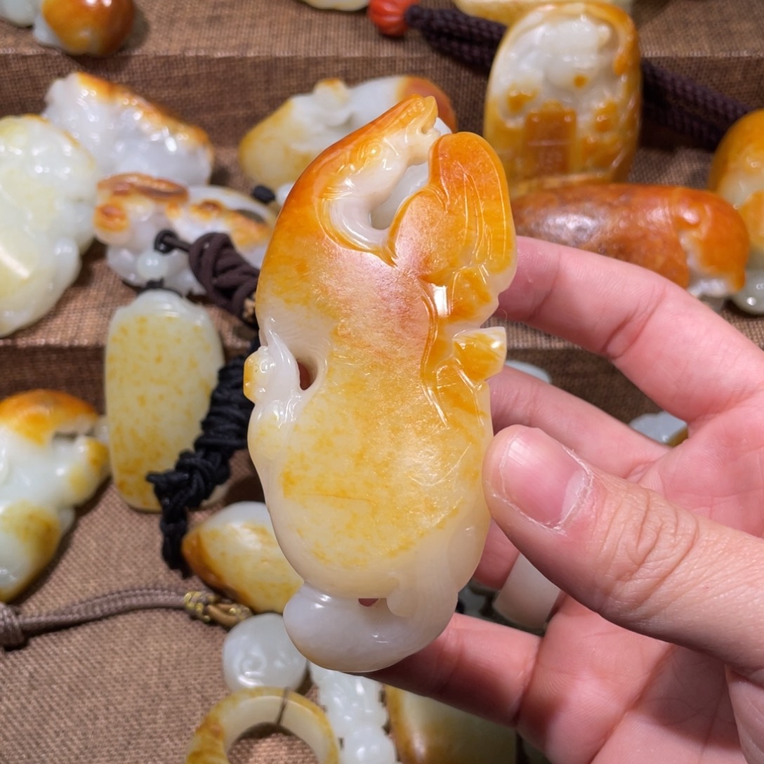 和田玉未镶嵌把件