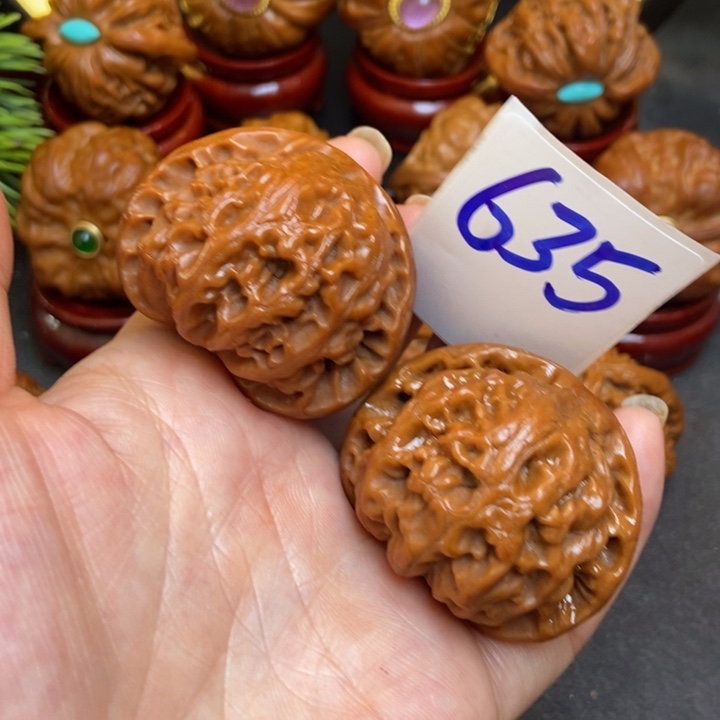 42宫灯638文玩核桃狮子头