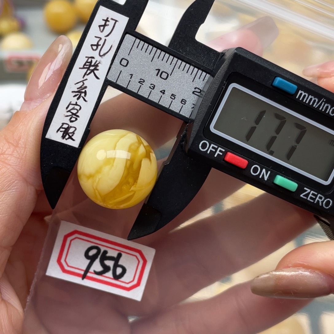 蜜蜡裸石未镶嵌黑**力
