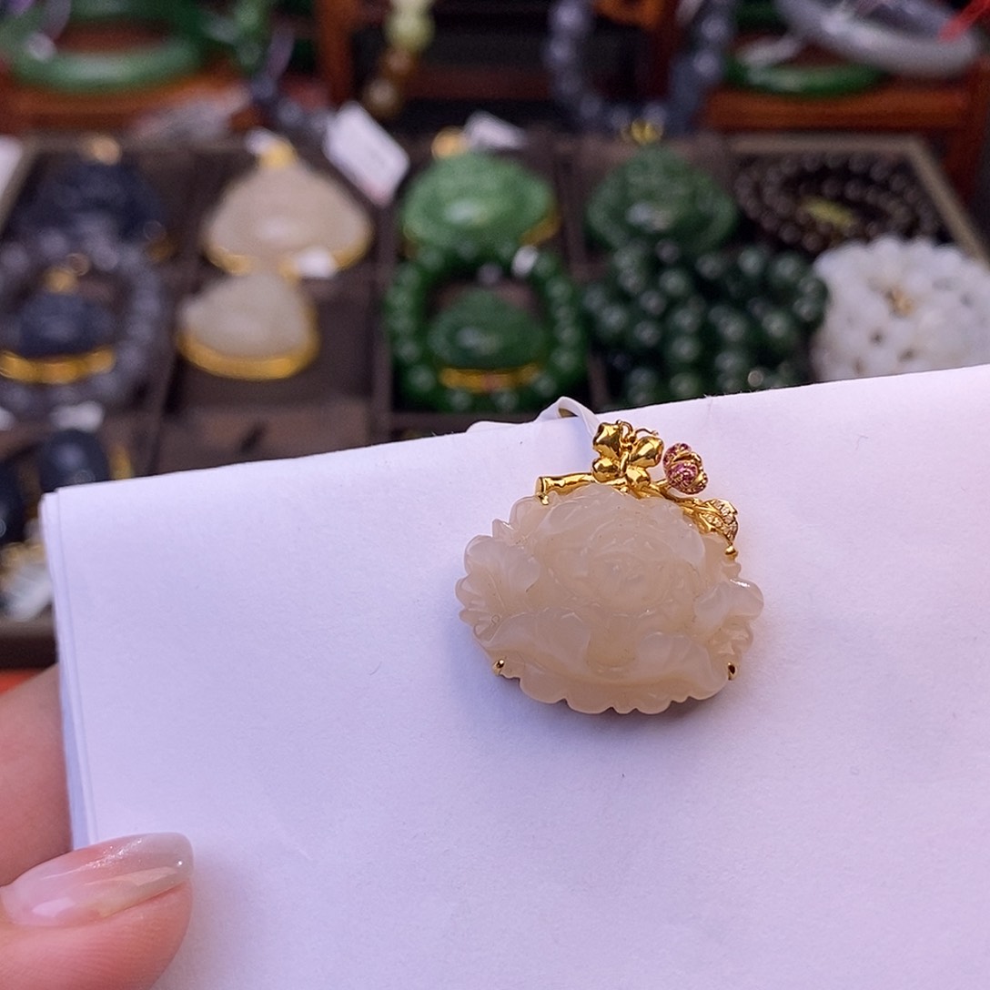 和田玉浓藕粉红粉金镶牡丹花未镶嵌