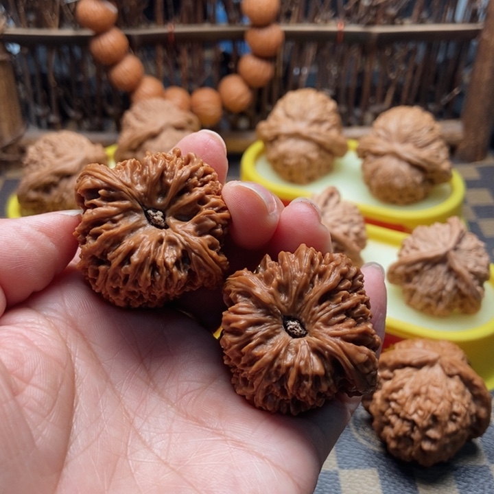 文玩核桃把件39凹底南疆石