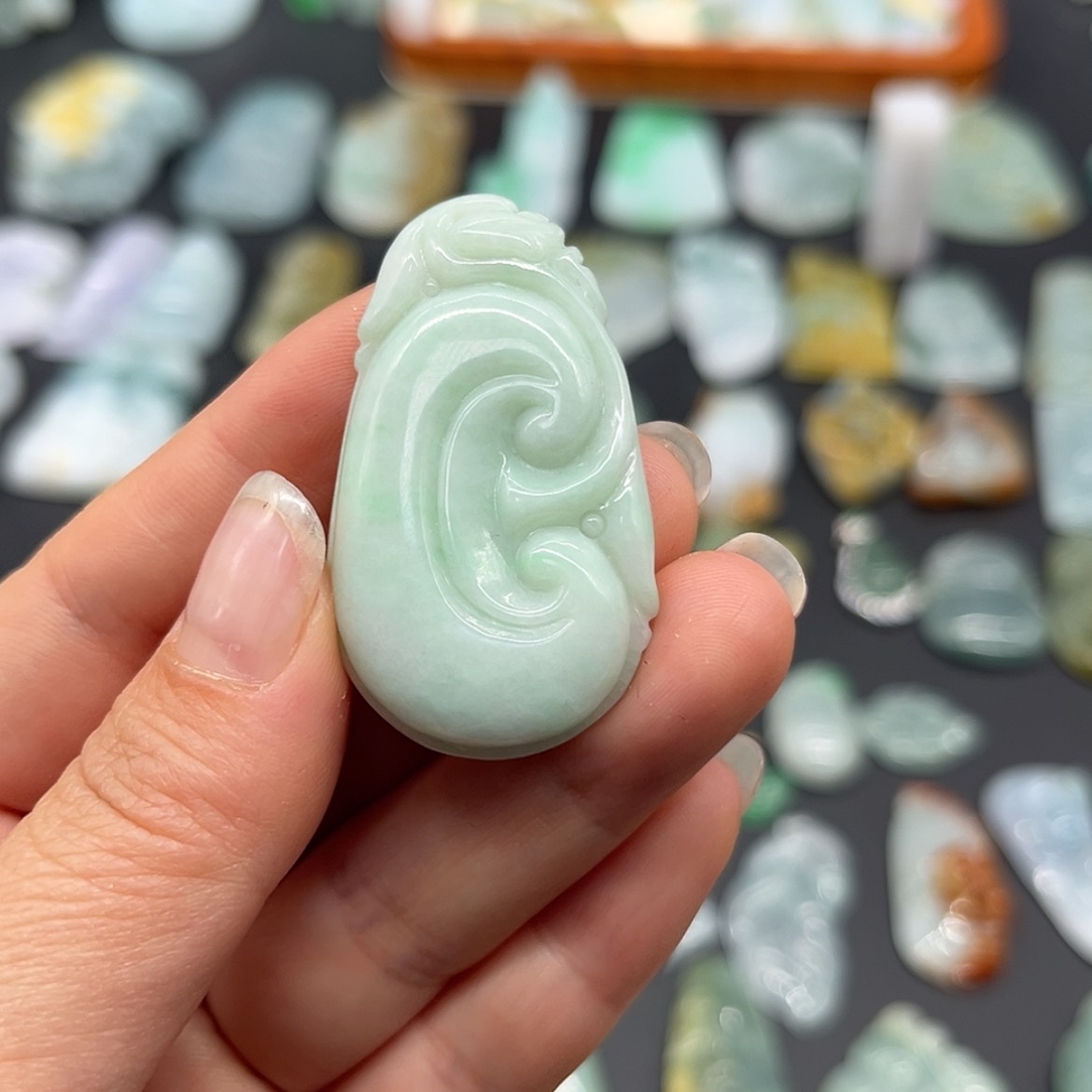 【闪购商品】翡翠颈饰未镶嵌如意