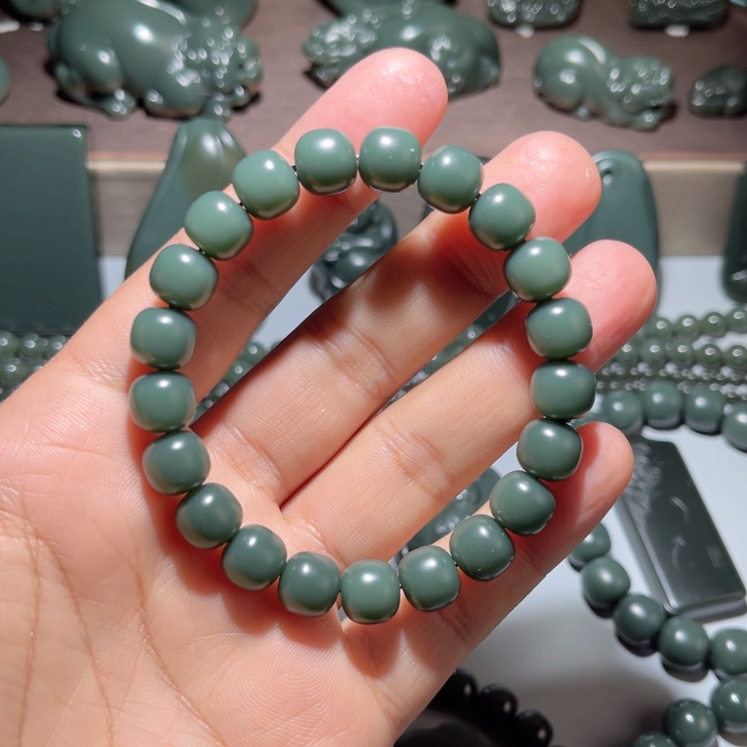 和田玉颈饰未镶嵌必*侯