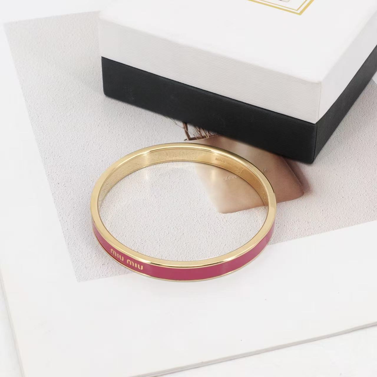 95新 MIU MIU/缪缪 GGS珐琅手镯粉色金扣61548860