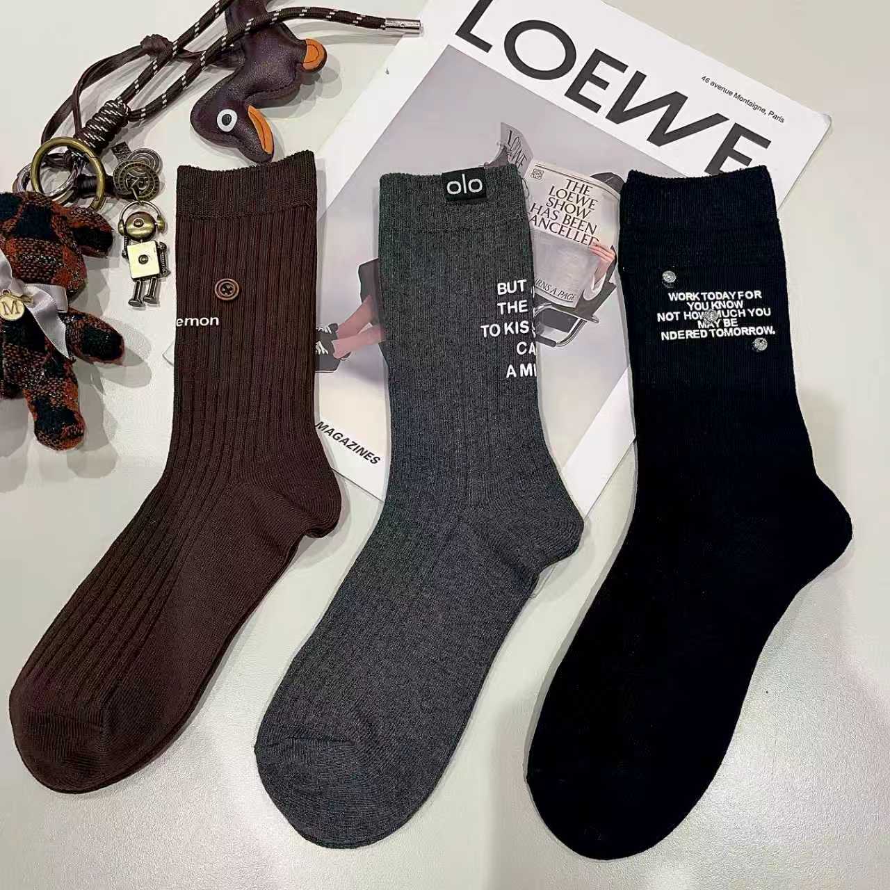 印花秋季字母透气中筒袜黑色女袜运动风夏季常规款高筒袜