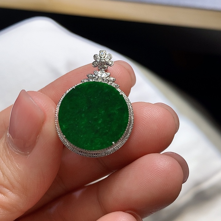 翡翠吊坠(不含链)18K金镶嵌