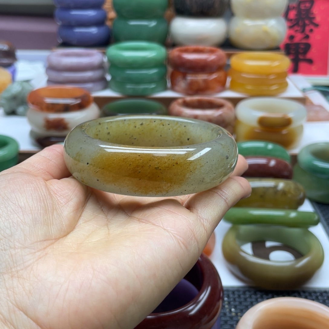 石英岩玉未镶嵌手镯