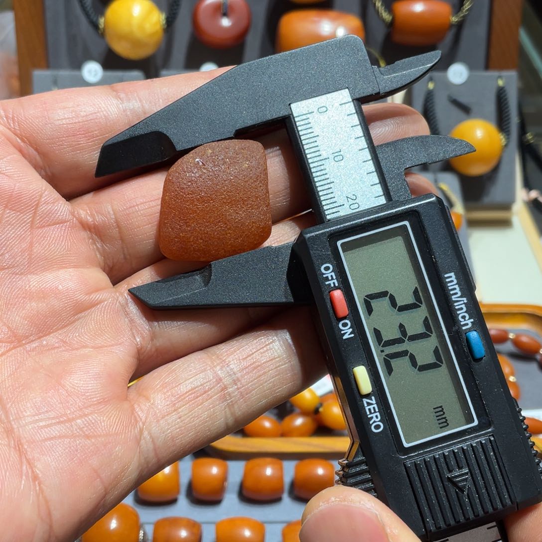 蜜蜡颈饰未镶嵌原石