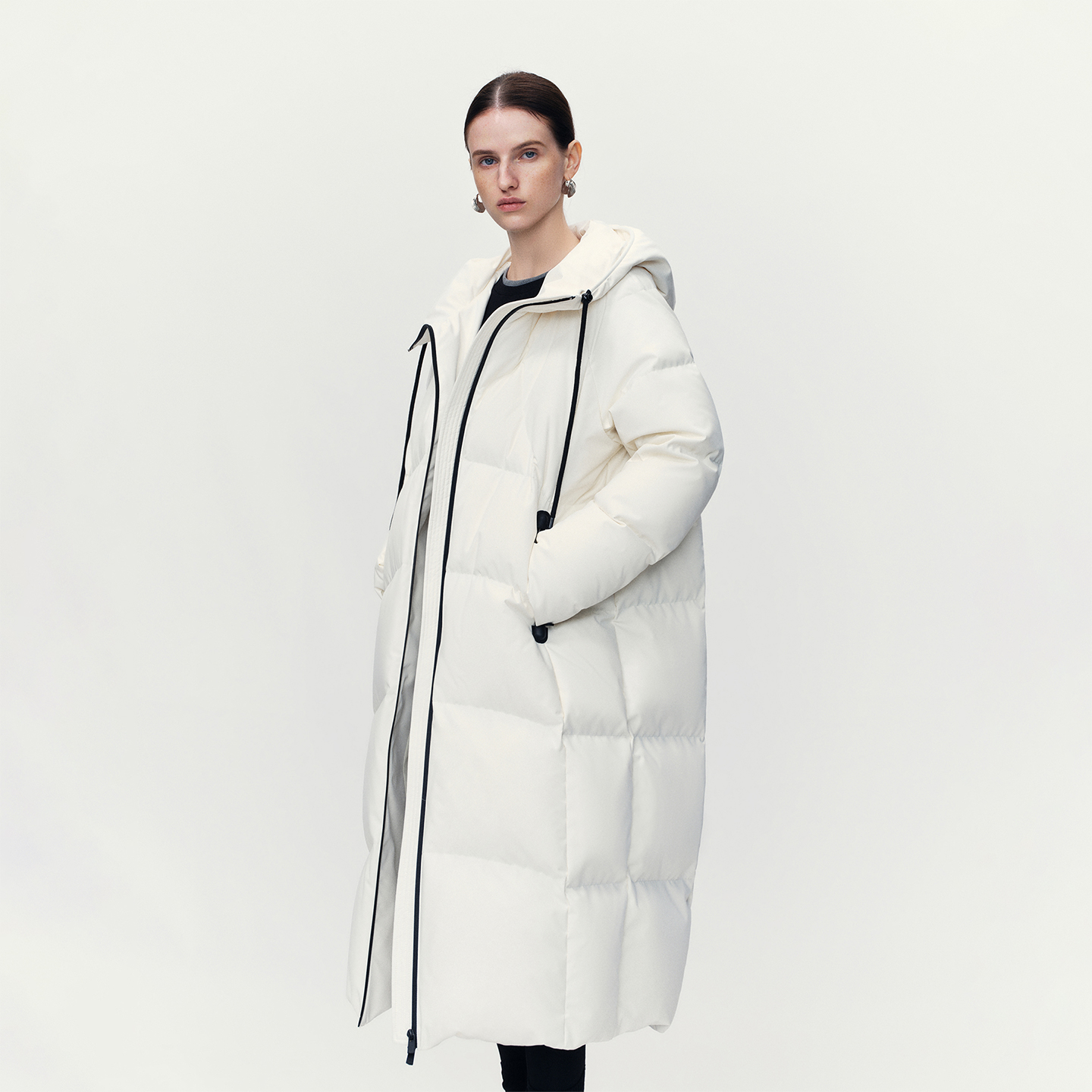 自巧小个子女装穿搭休闲感户外撞色连帽款90绒羽绒服25ZQ94228