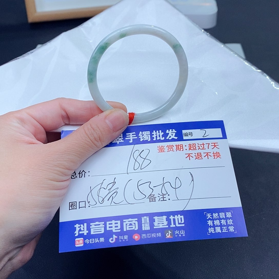 翡翠手镯未镶嵌百元手镯默认瑕疵