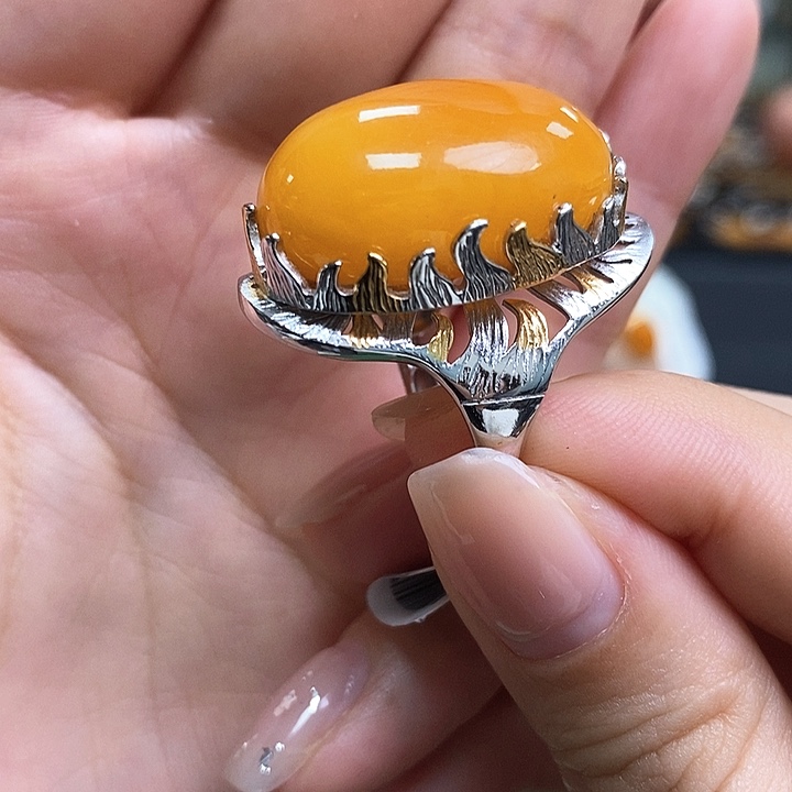 琥珀珠宝奇石未镶嵌