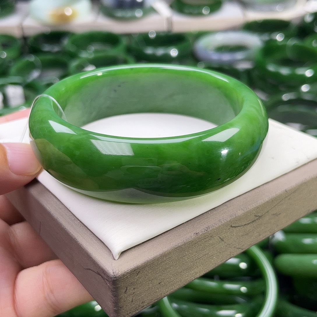 和田玉（碧玉）手镯未镶嵌