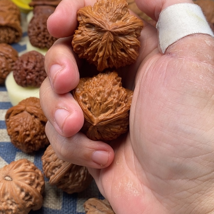 文玩核桃把件辐****证核桃