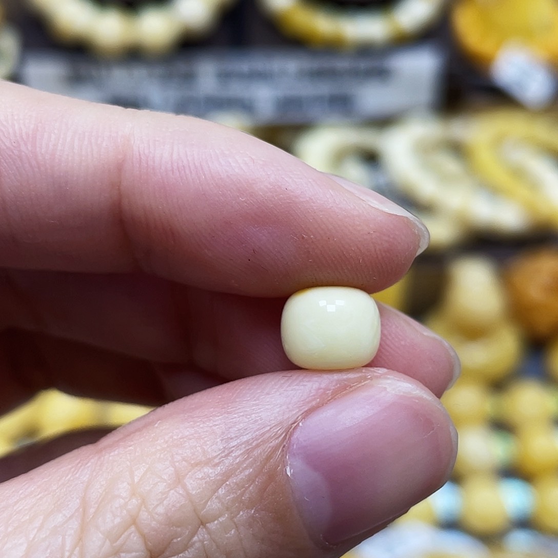 琥珀珠宝奇石未镶嵌8.3×6.9mm皮色