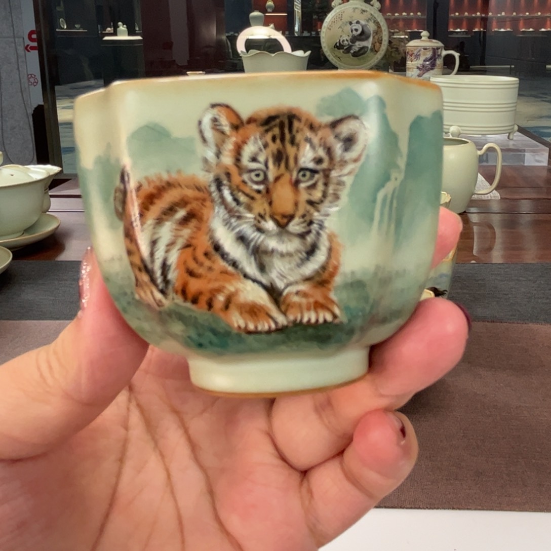 周泽堂彩绘生肖虎杯