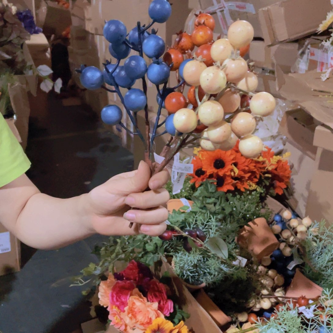 陶瓷花瓶，仿真绿植。