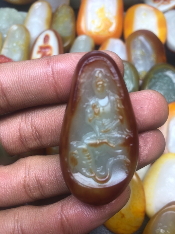 天然和田玉普贤吊坠