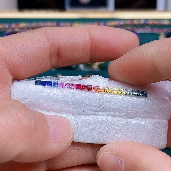 蓝宝石裸石未镶嵌