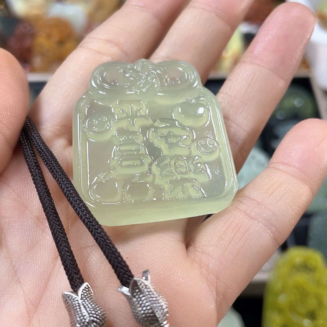蛇纹石玉颈饰未镶嵌