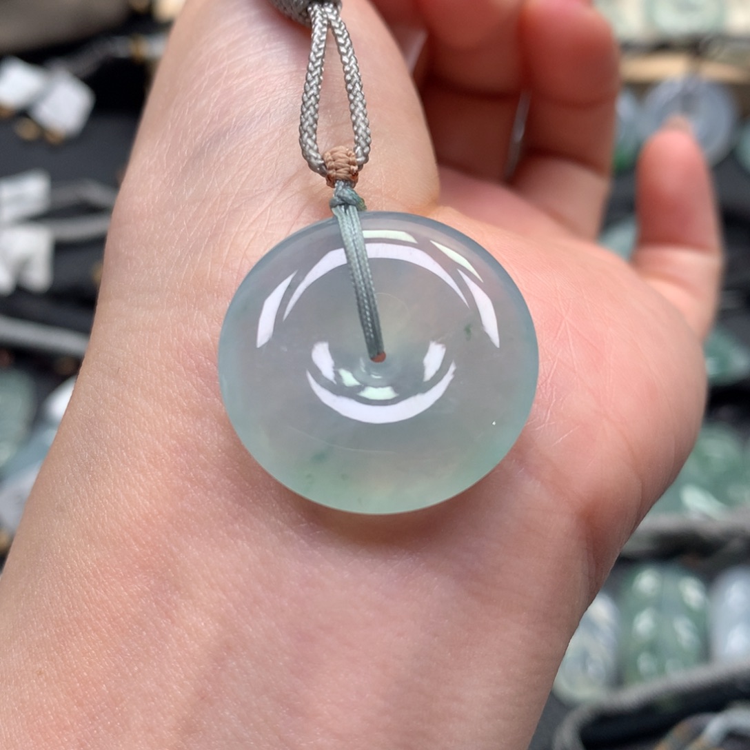 翡翠颈饰未镶嵌扣子