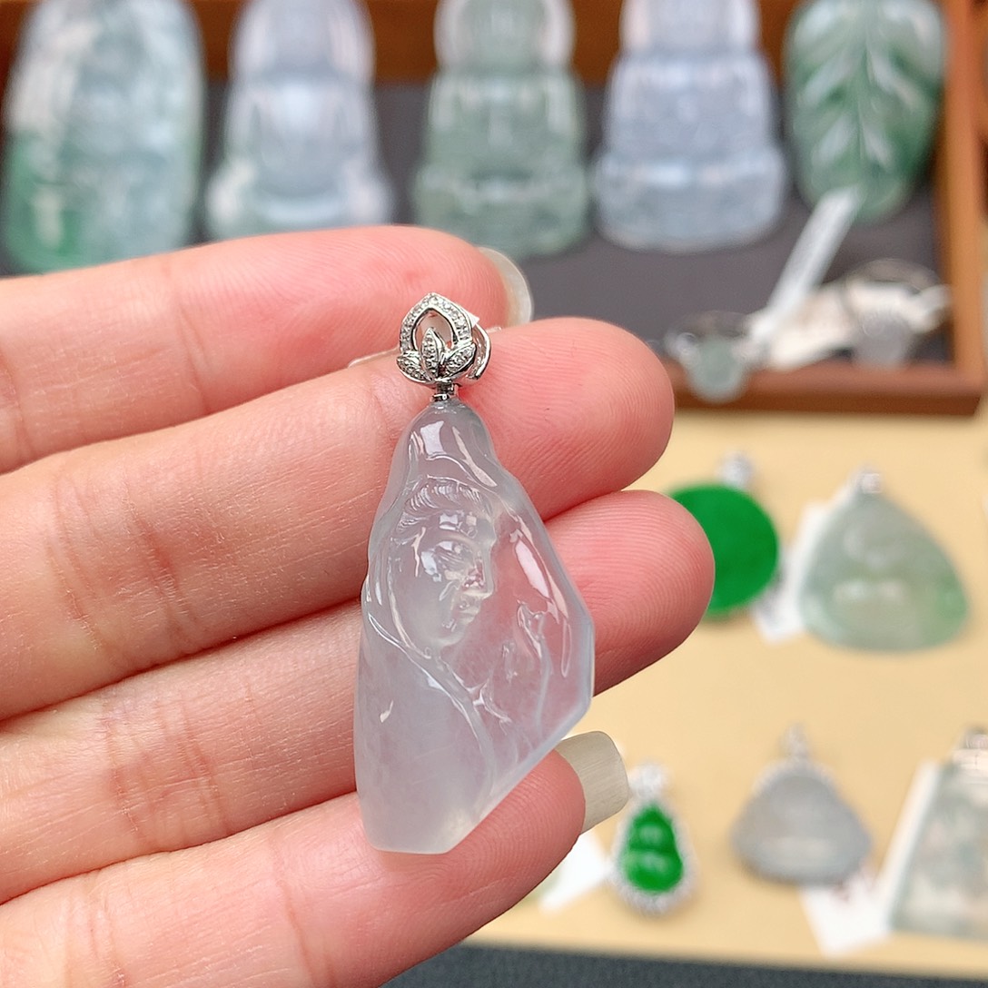 翡翠颈饰18K金镶嵌观音头