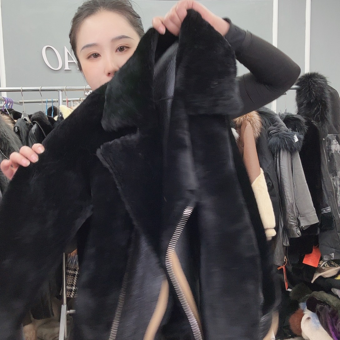 姚小妖家高端皮草