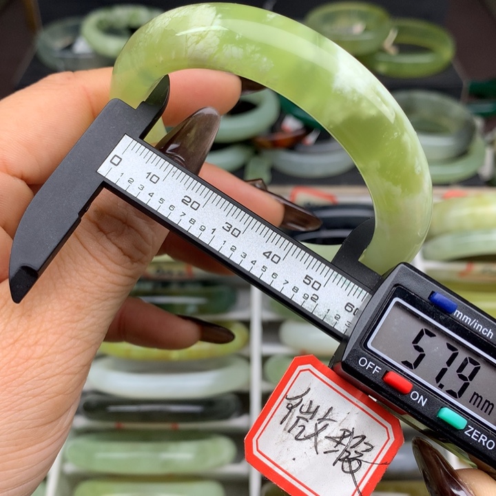 蛇纹石玉未镶嵌手镯917