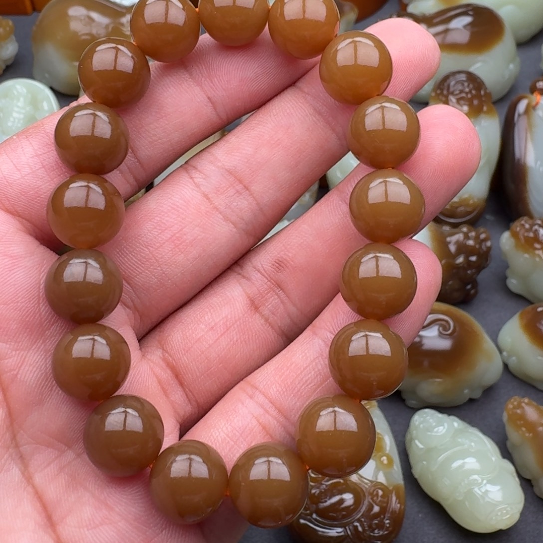 （***）和田玉未镶嵌颈饰