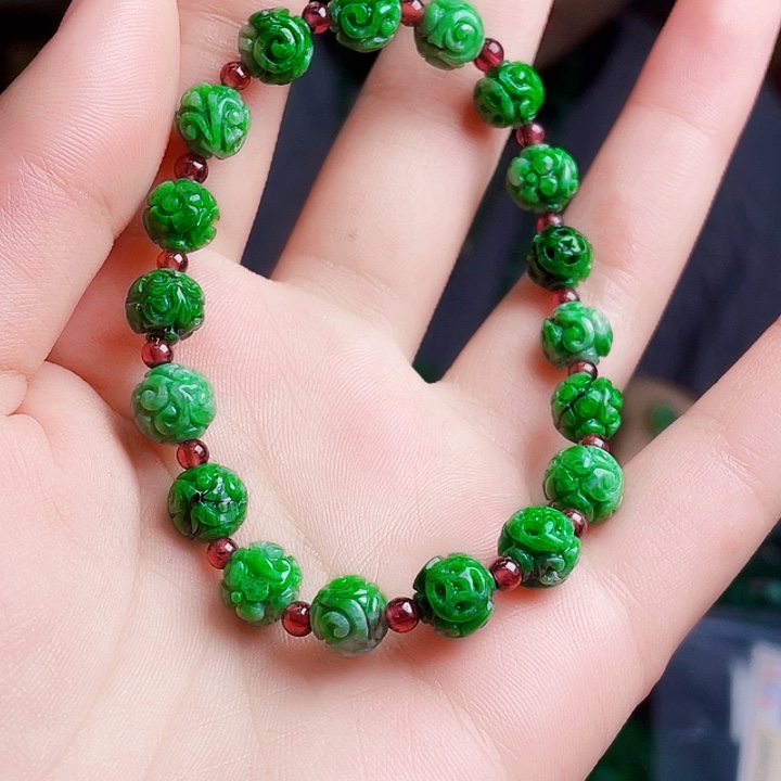 翡翠未镶嵌颈饰多样性