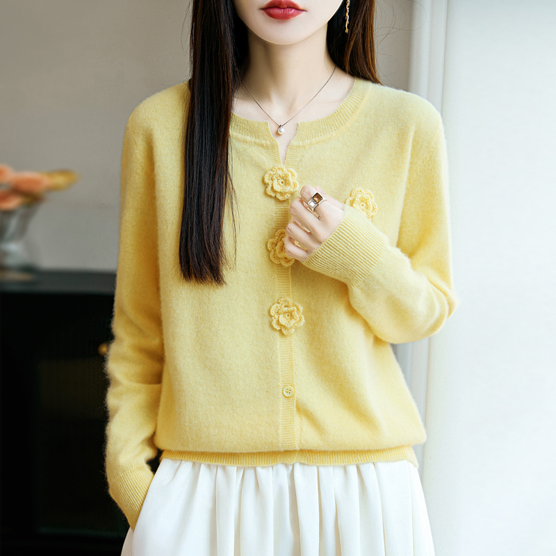 颜值美出新高~新款圆领四朵玫瑰花开衫羊毛衫女毛衣百搭