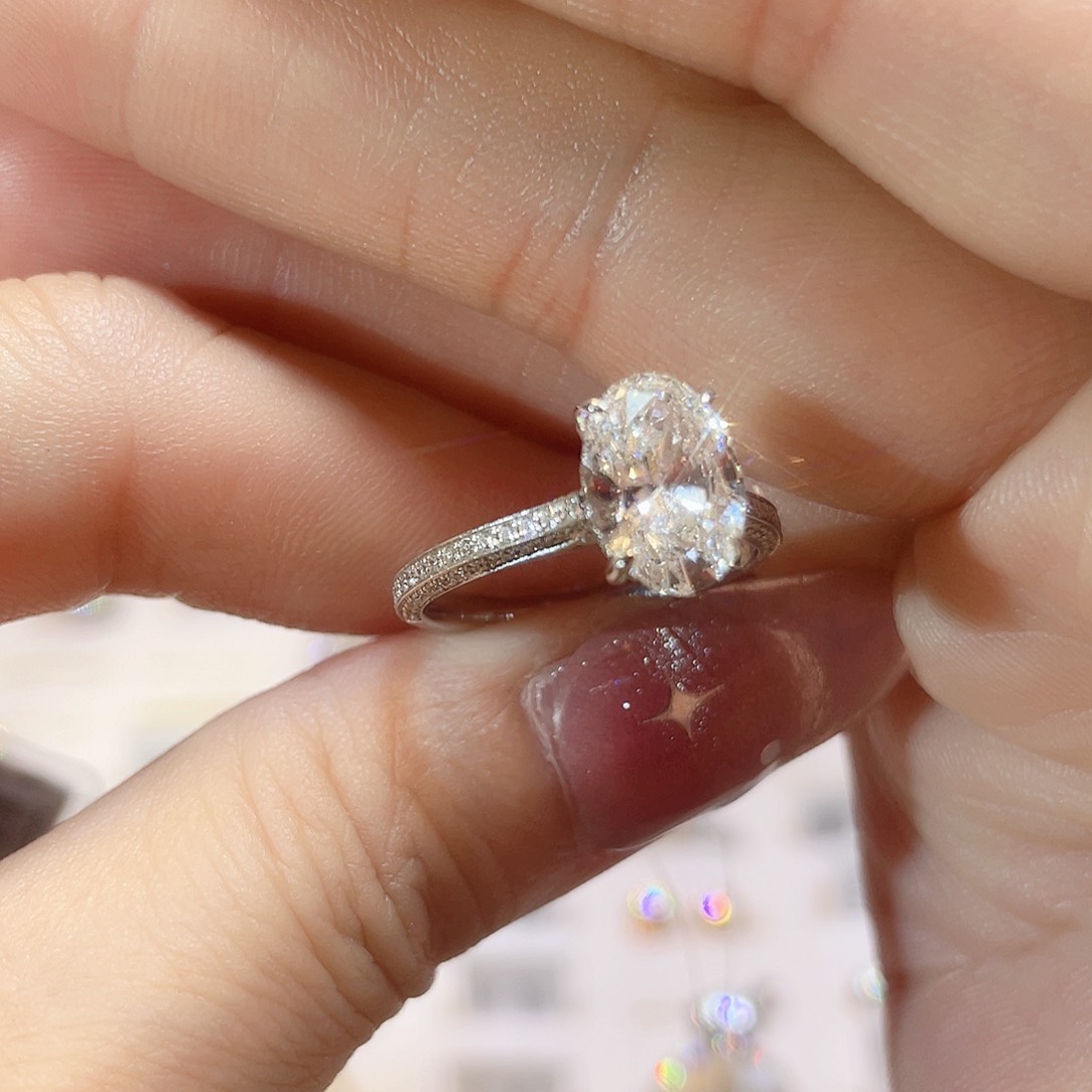 实验室培育钻石18K金镶嵌2.03F-G/VS，14