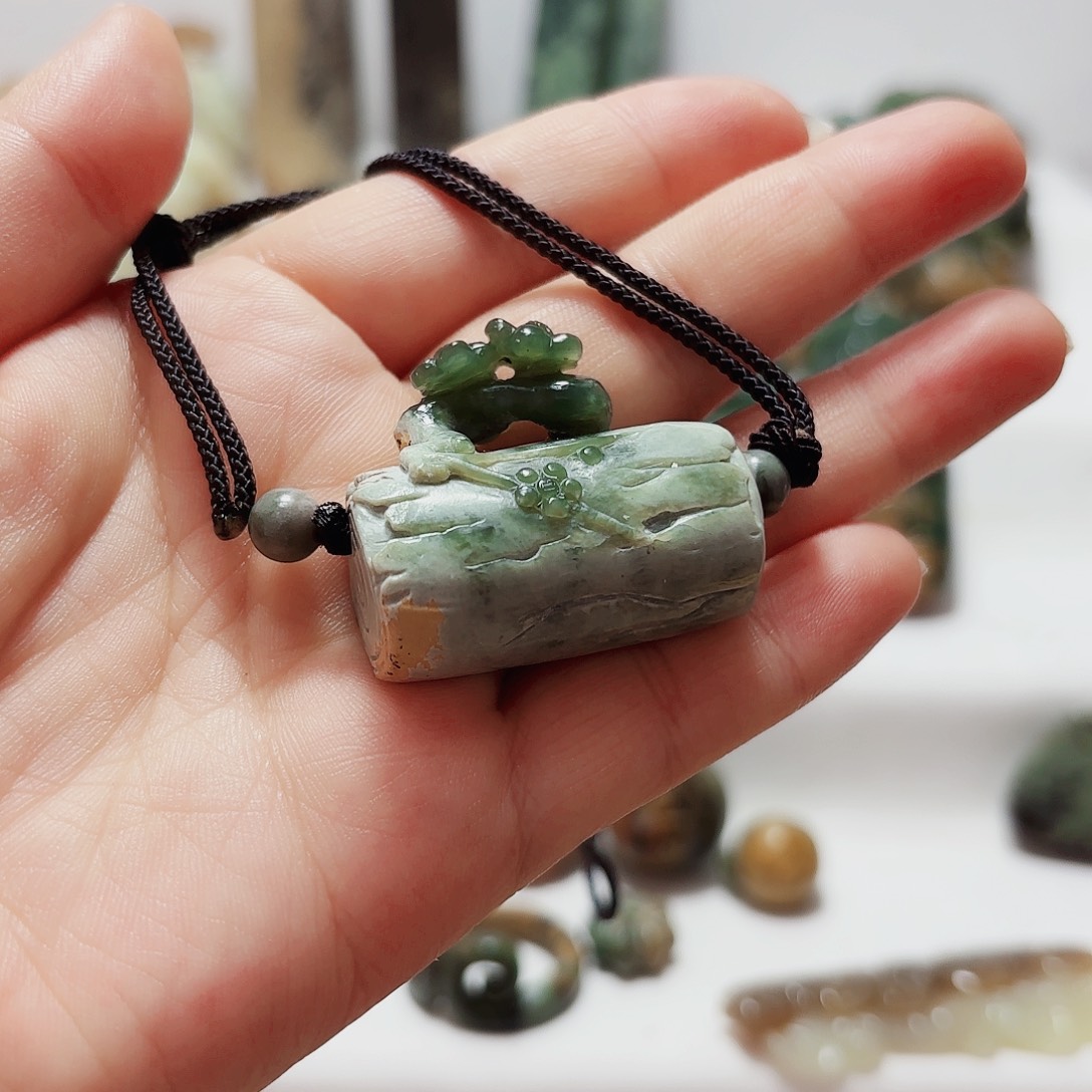 岫岩河磨玉（透闪石质玉）挂件未镶嵌