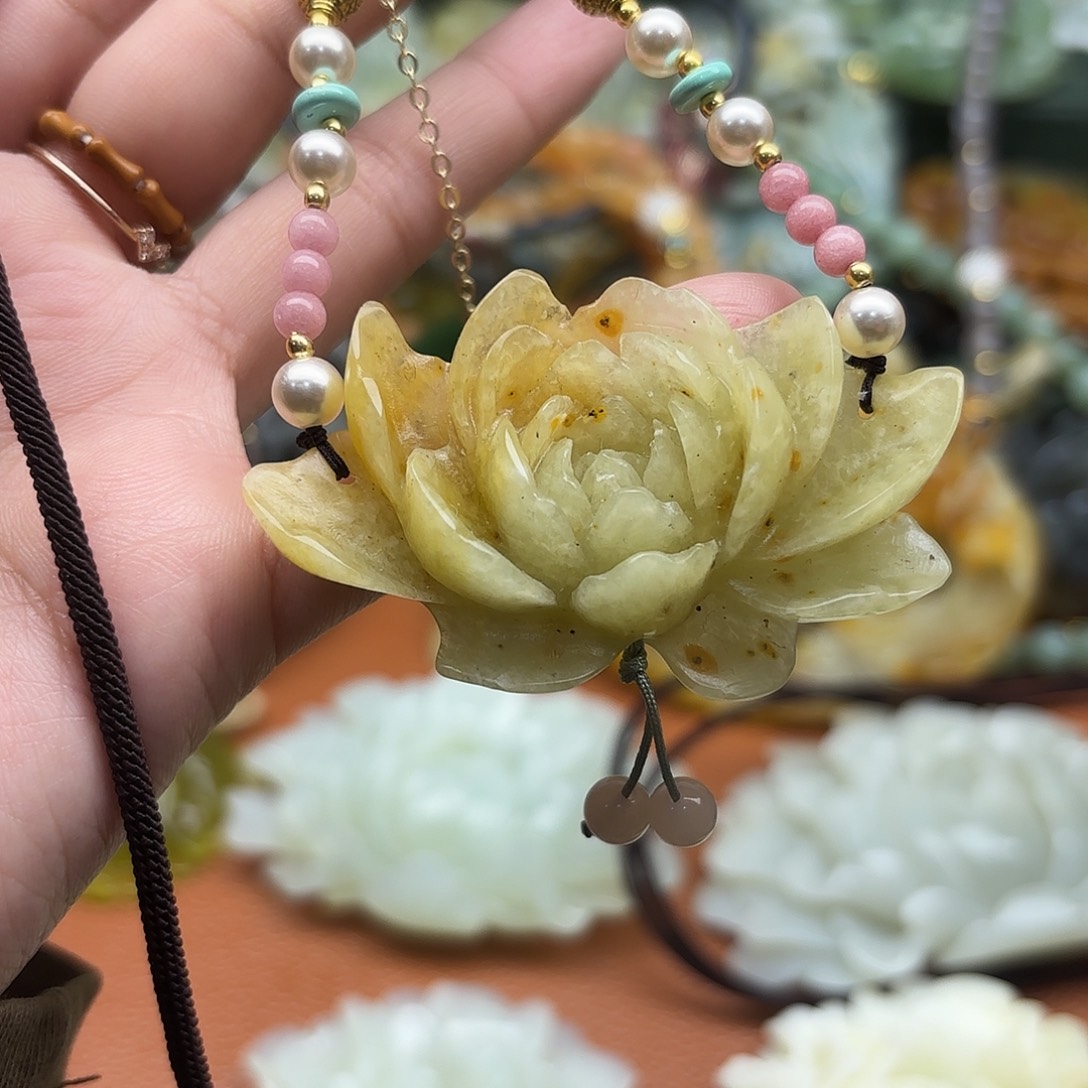 蛇纹石玉未镶嵌颈饰