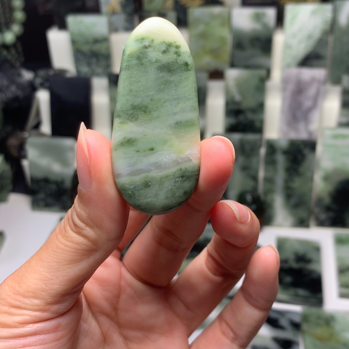 独山玉颈饰未镶嵌