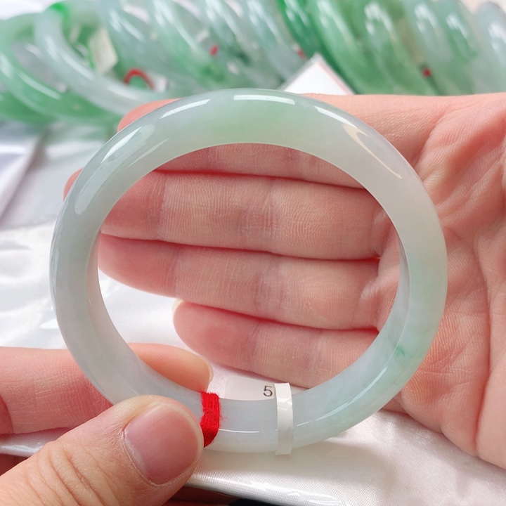 翡翠手镯未镶嵌缅甸A货翡翠手镯