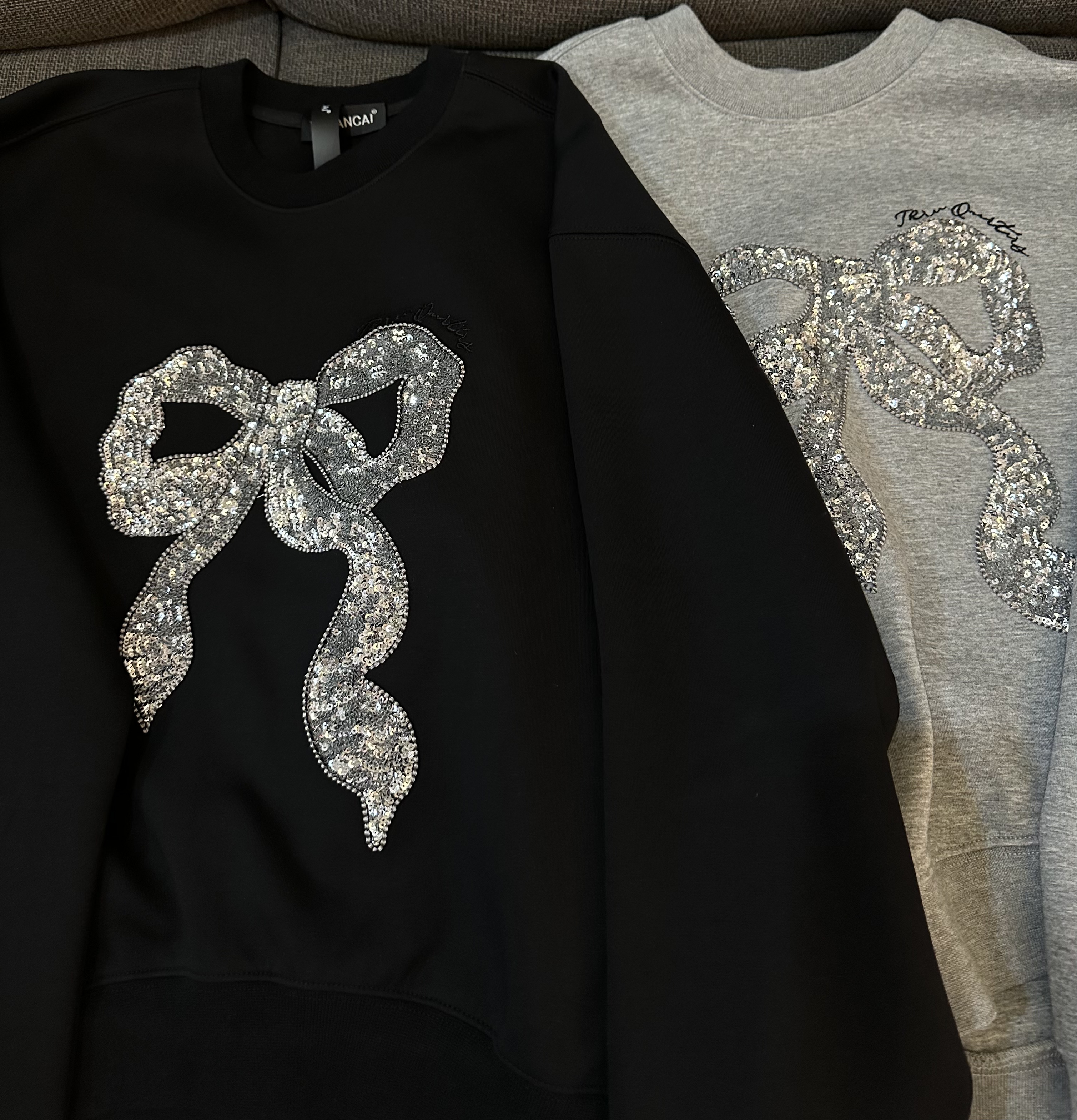 Bamancai-设计感蝴蝶钉亮片超好看圆领女新款宽松百搭套头卫衣女