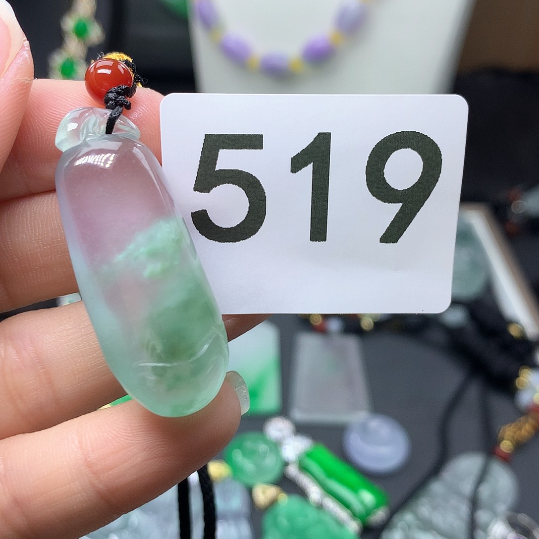 翡翠颈饰未镶嵌翡翠