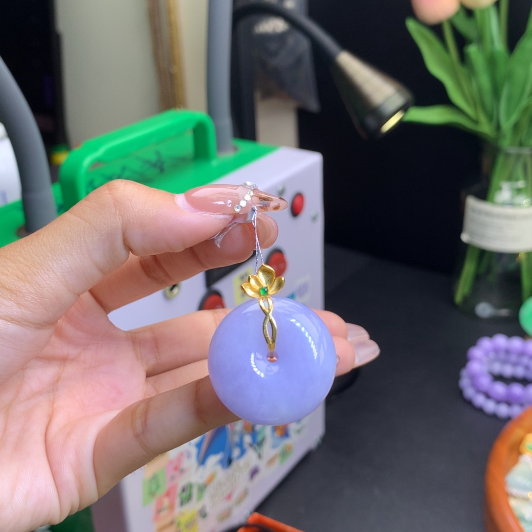 翡翠18K金镶嵌颈饰