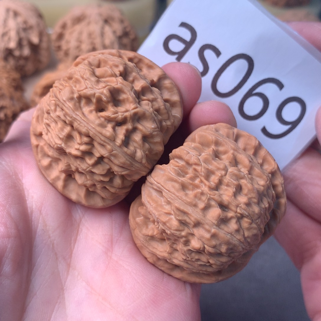 文玩核桃把件红皮粗筋闷白43