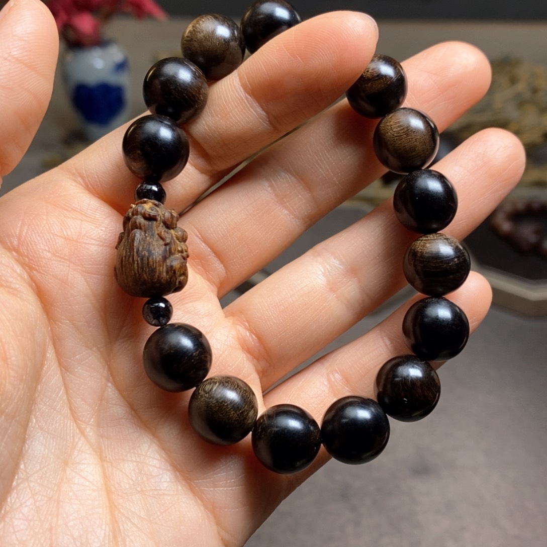 沉香手串越南芽庄紫棋瘤疤1.2设计➕貔貅沉香木雕