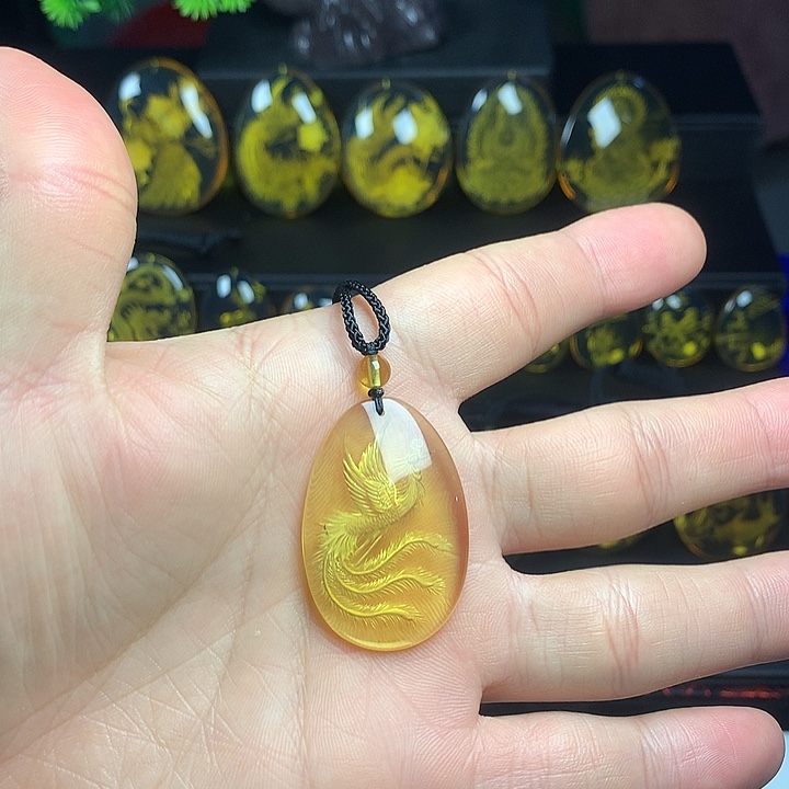 琥珀未镶嵌颈饰凤凰