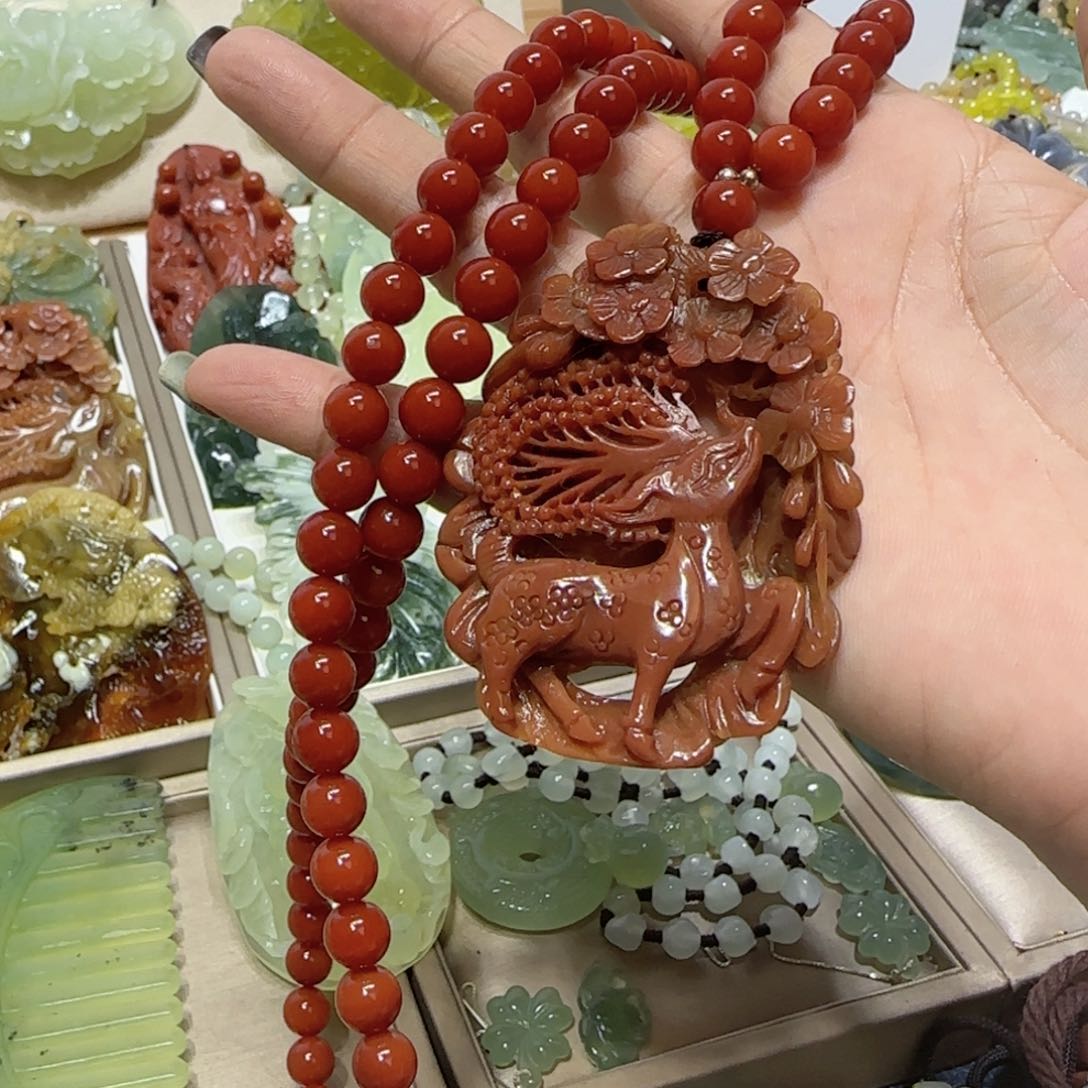 未镶嵌蛇纹石玉吊坠