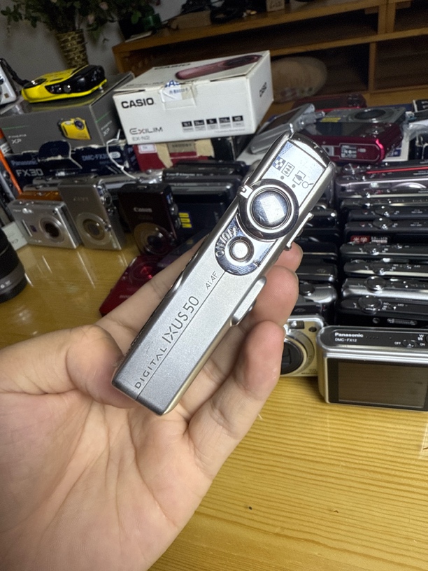 9新 Canon/佳能 50is九成新3倍光学变焦出片有白皮效果