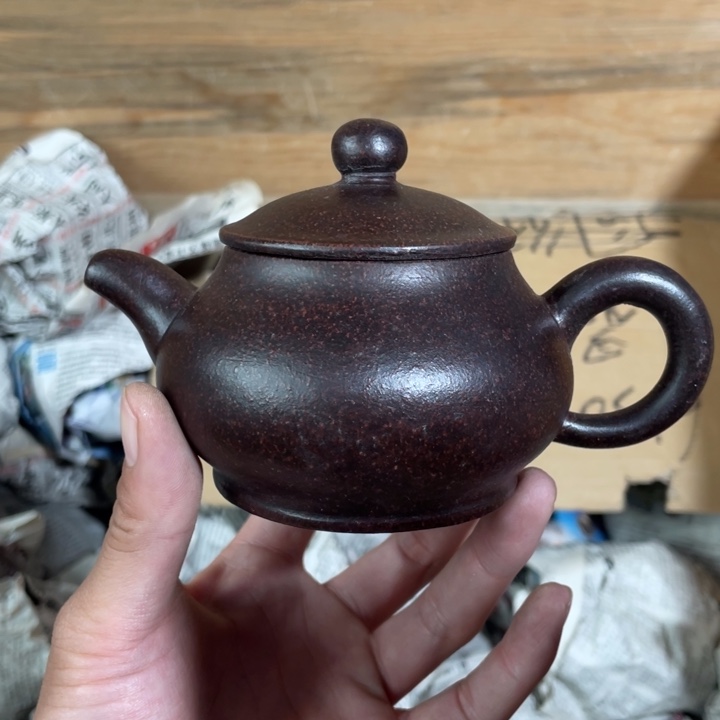 茶壶紫砂老厂紫砂壶一件。