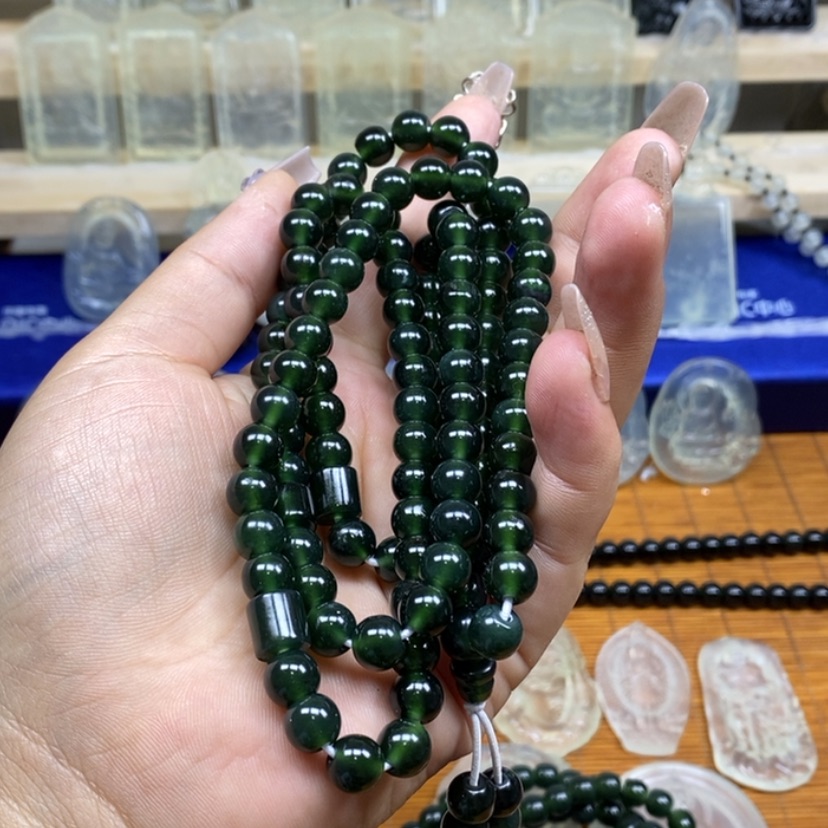 【闪购商品】蛇纹石玉未镶嵌颈饰火**燚